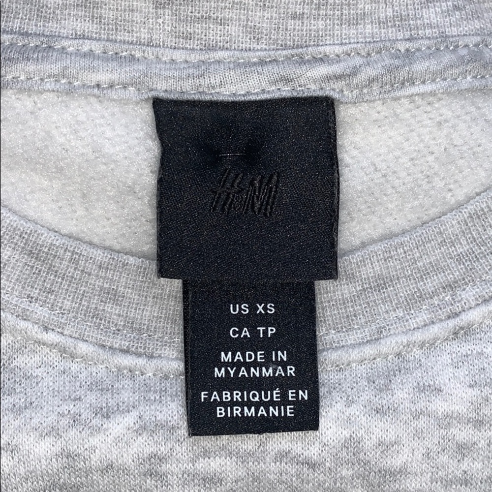 H&M light gray pull over - Picture 2 of 5